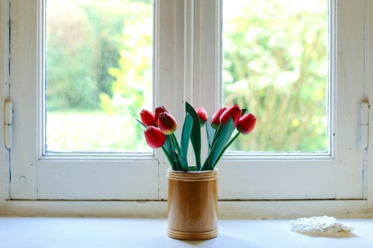 sztuczne tulipany do dekoracji domu
