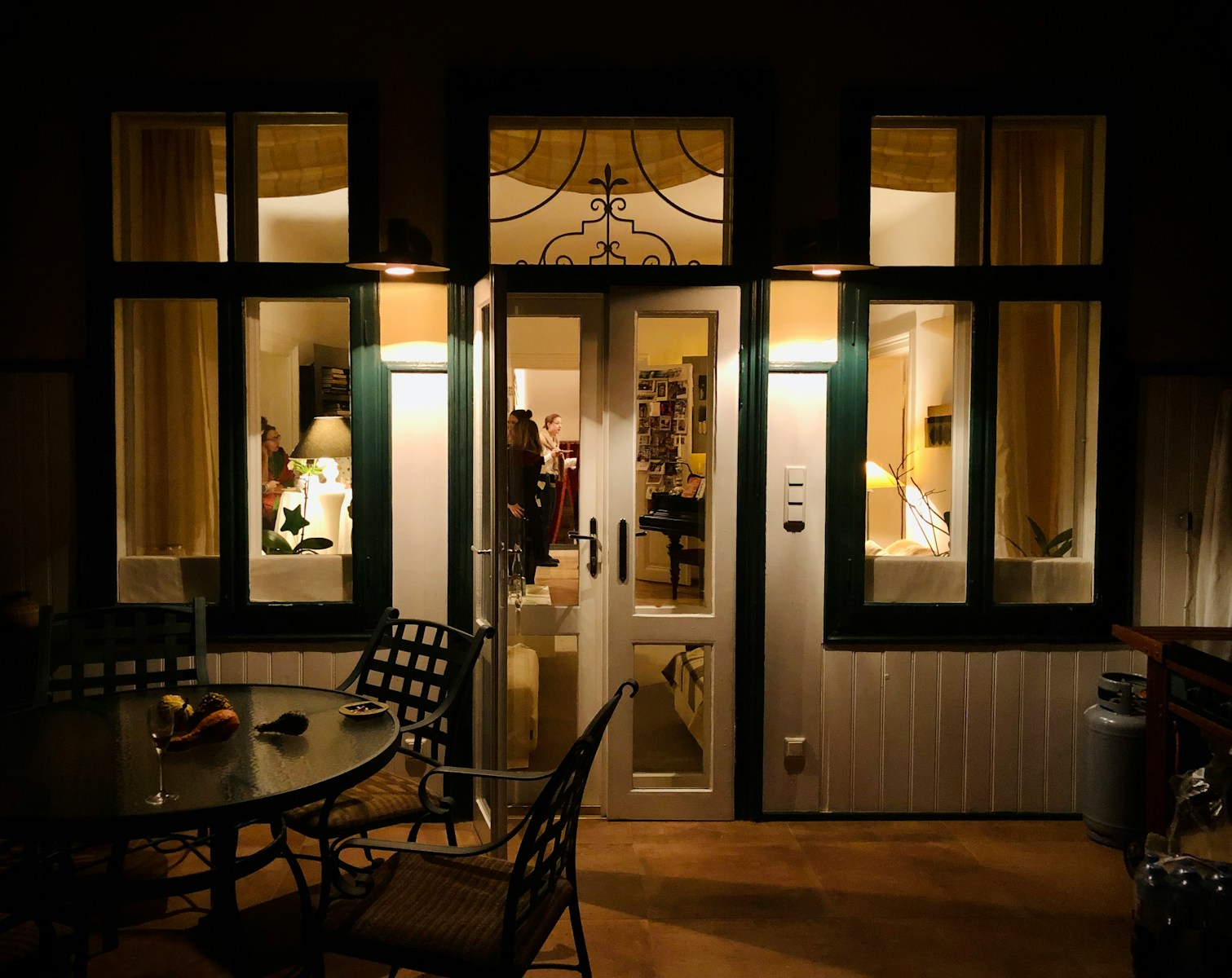 Rozświetl swój taras wieczorem - Odkryj magię lampy tarasowej!